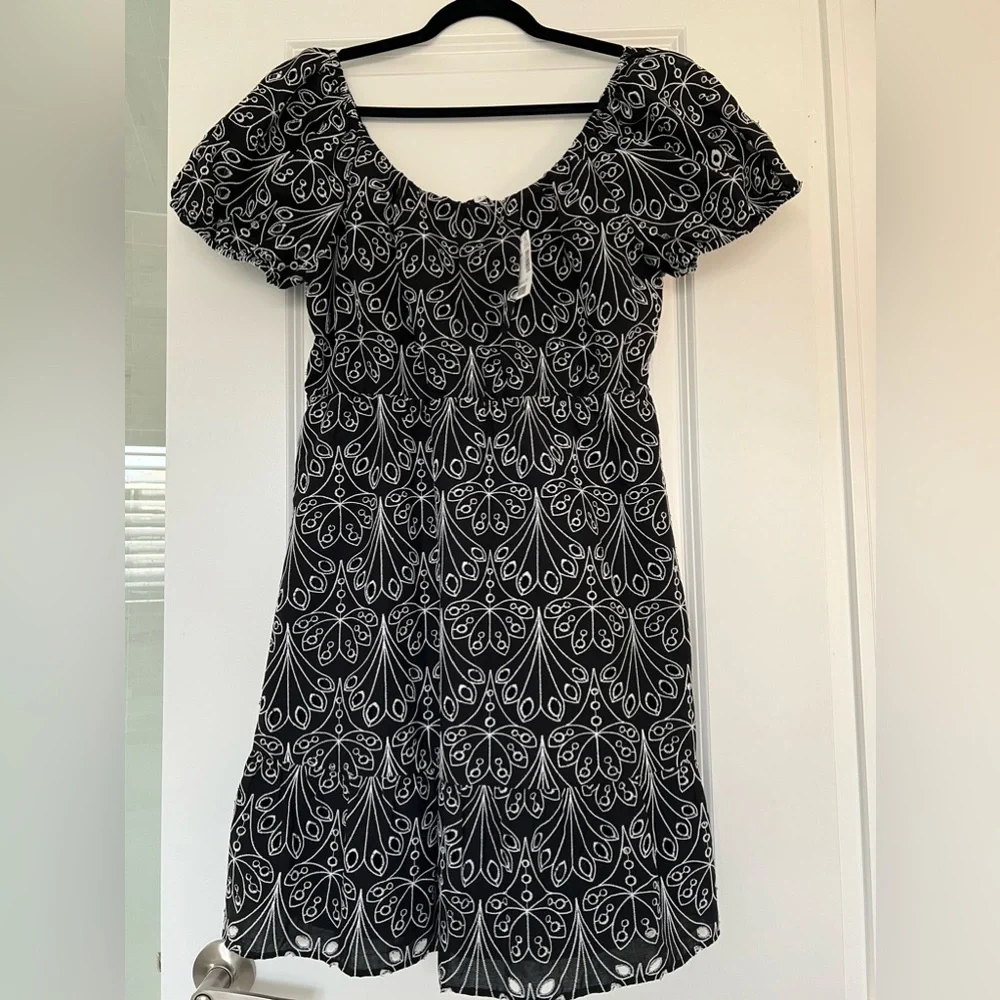 NWT Short-Flutter-Sleeve Eyelet Dress - Picture 5 of 5
